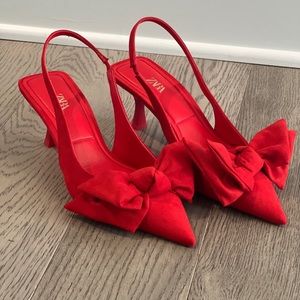 ZARA - Red heeled pump with bow / size 38 (7.5 US)